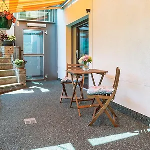 https://neu-ferienwohnung-andreas-radebeul.dresdenhotels.net